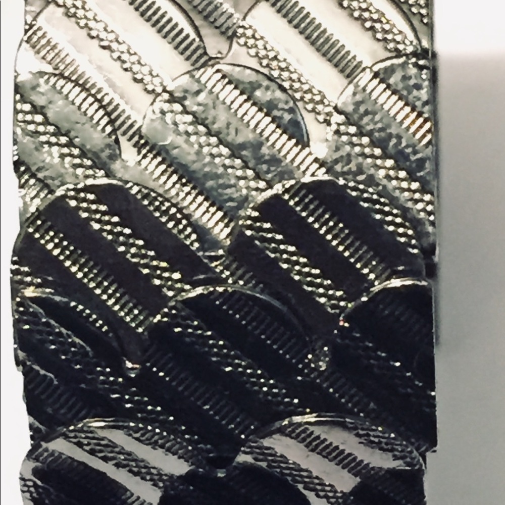 Jewelmint black swan cuff - Picture 6 of 6